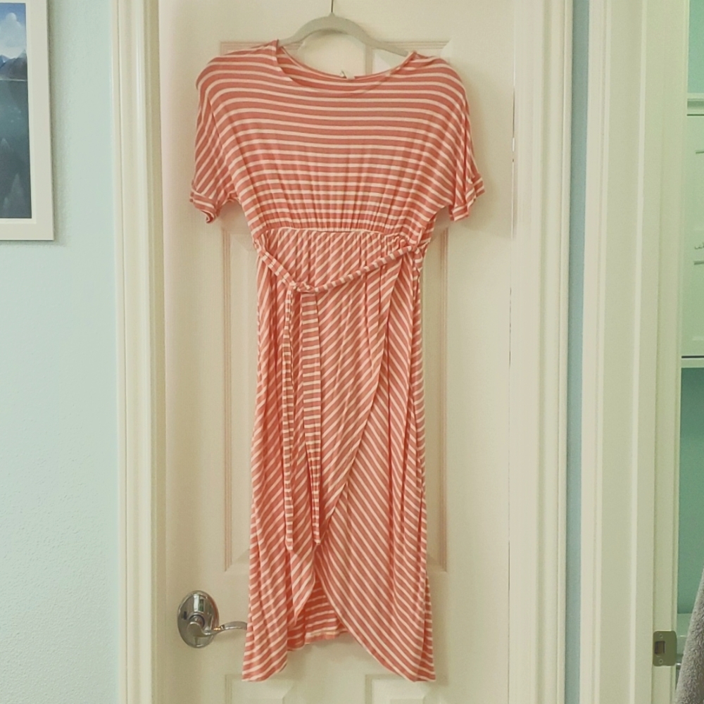 Maternity short sleeve pink and white dress